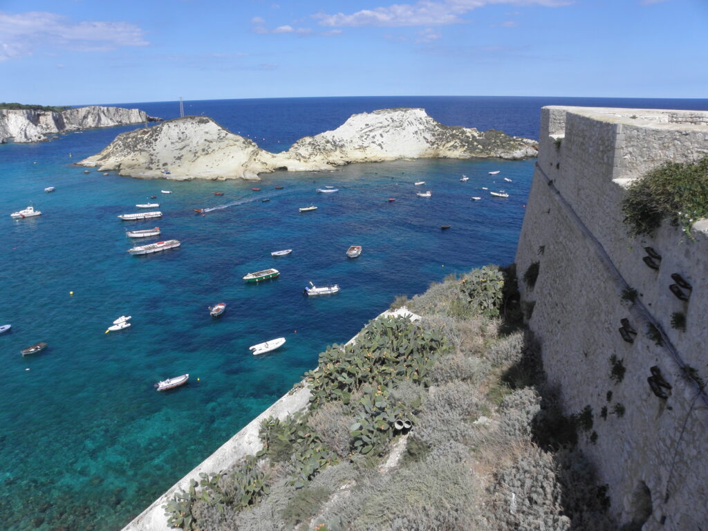 L'isola di San Nicola vista dal mare, ideale per gruppi