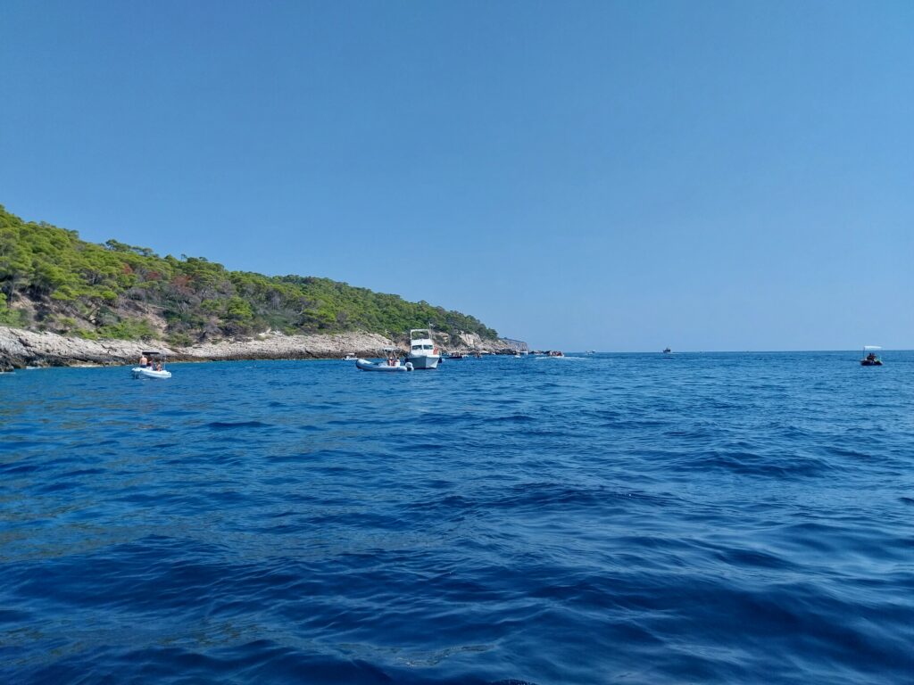Veduta di San Nicola dalle scogliere delle Tremiti
