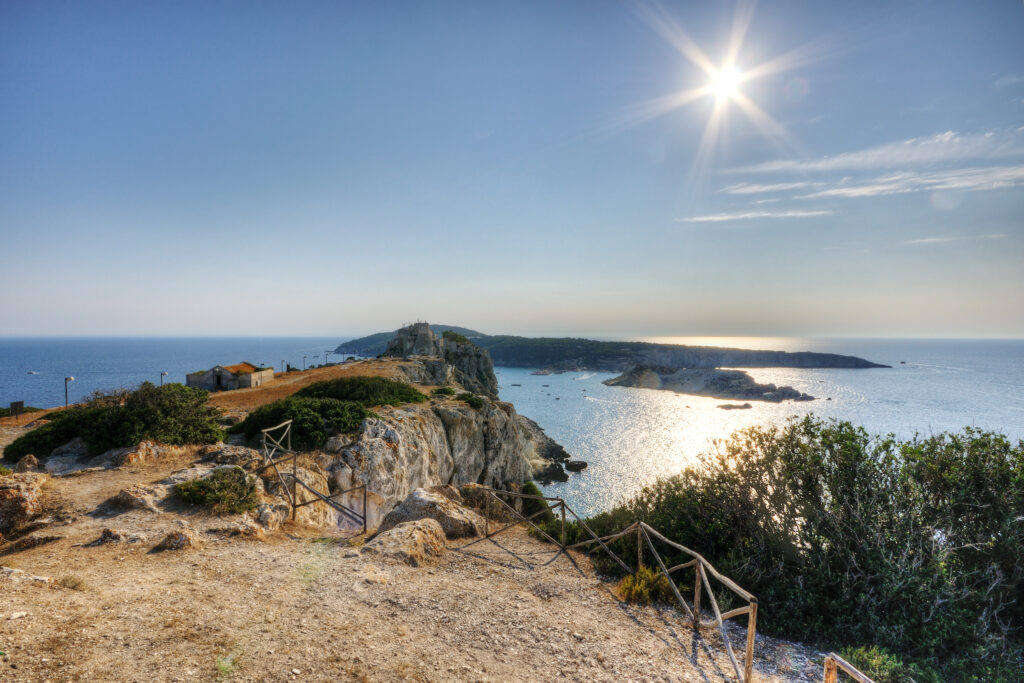 L'isola di San Nicola con l'abbazia di Santa Maria a Mare